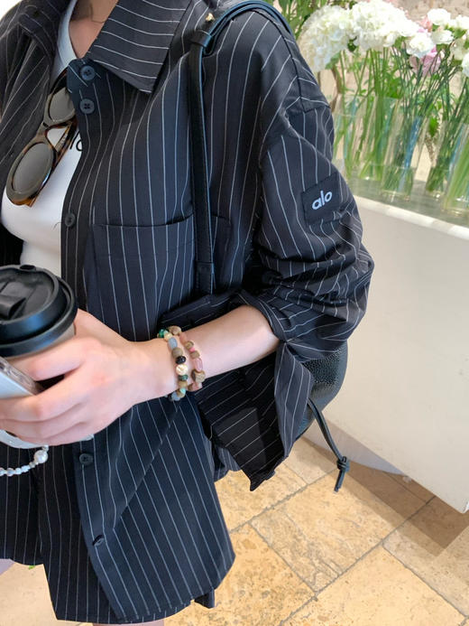 Al*o Yoga Pinstripe Daylight 宽松衬衫➕PINSTRIPE DAYLIGHT BOXER SHORT条纹短裤🩳 套装 商品图6