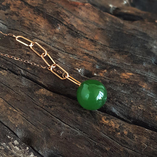 【天然正品】AU750玫瑰金镶天然细腻菠菜绿无黑点约9.7MM碧玉吊坠项链9.7MM（皆取最大值）链长：45CM（长度可调节）女士现售价：1380特价！310325AH73 商品图3