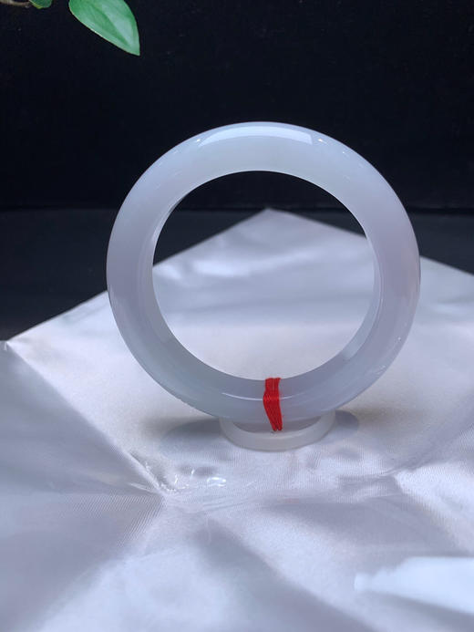 620686，54.8白月光手镯 ，清新白底色，底妆均匀细腻，清清爽爽 商品图2