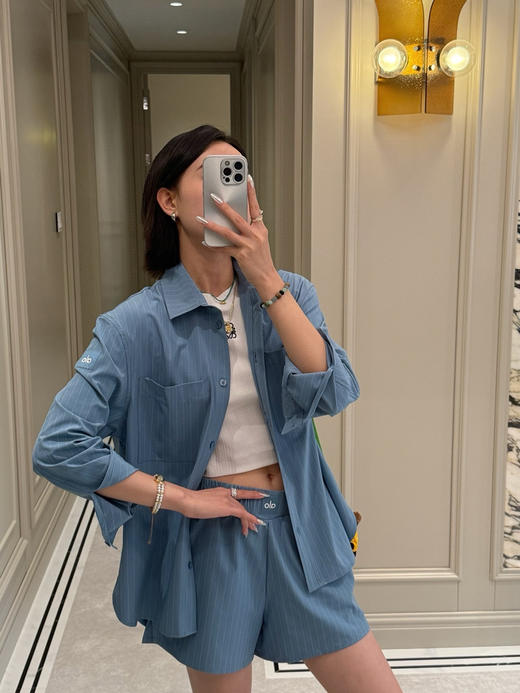 Al*o Yoga Pinstripe Daylight 宽松衬衫➕PINSTRIPE DAYLIGHT BOXER SHORT条纹短裤🩳 套装 商品图11