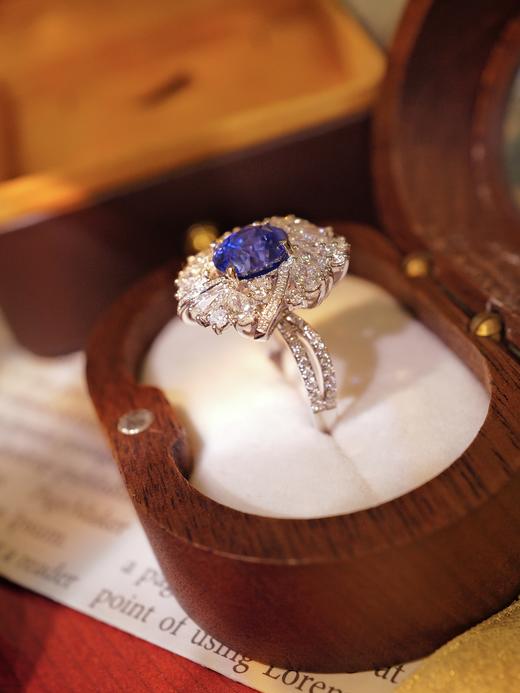 【梁小姐彩宝】传承！18K金斯里兰卡豪华gao定皇家蓝蓝宝石钻石戒指吊坠两用款4.51克拉（3-5天左右） 商品图4