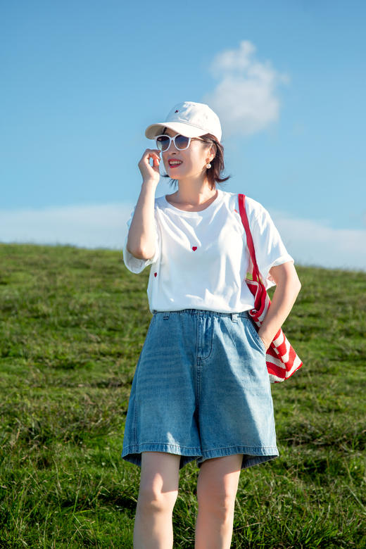 刺绣爱心白T 商品图0