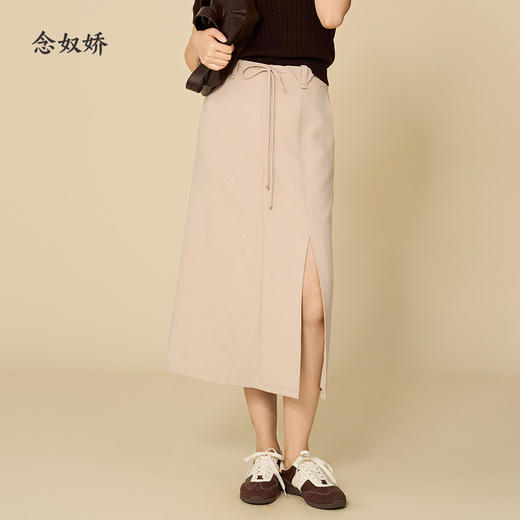 【商场同款】CNS5857 “ 细腻垂顺开叉半裙” 柔软细腻有质感 松紧腰设计休闲感驼色半裙 商品图9