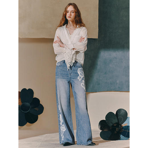 两三事 尘光浮蔓 2025秋季新款水洗做旧蕾丝印花直筒牛仔裤女 商品图3