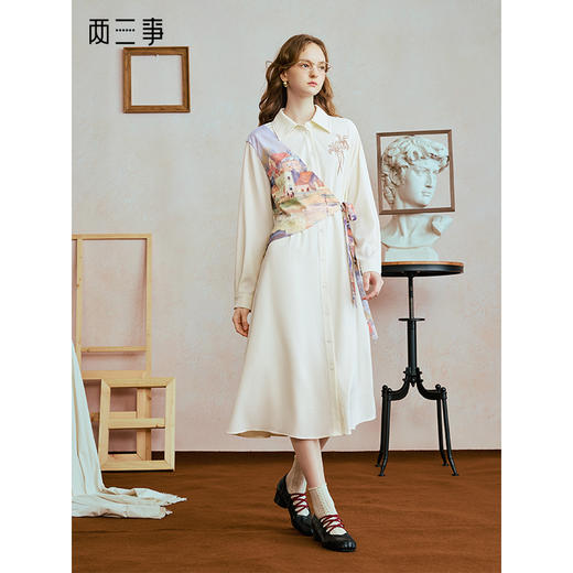 两三事 花朝小镇 2025秋季新款文艺风印花布绑带绣花假两件连衣裙 商品图0