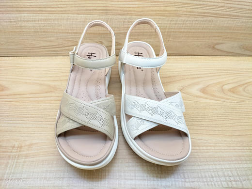 2024夏季新款豪行舒适休闲女鞋24264511时尚平底青春露趾凉鞋 商品图3