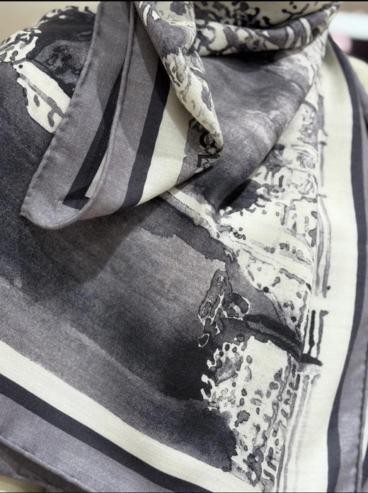 88-5 渠道货 小禾 水粉巴黎 丝羊绒 大号围巾 艺术感大披肩 实用胜外套 商品图8