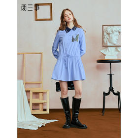 两三事多瑙河畔2025秋季新款小清新印花口袋不对称翻领条纹连衣裙
