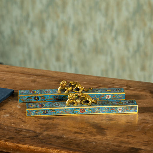 清	铜胎掐丝珐琅瑞兽钮镇纸（一对） 商品图2