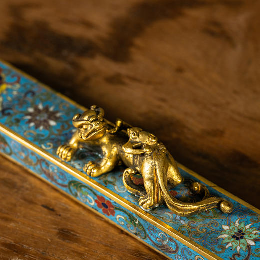 清	铜胎掐丝珐琅瑞兽钮镇纸（一对） 商品图3