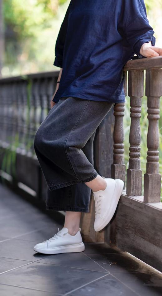 五天内发货【8分裤  牛仔裤】93%棉，7%粘纤，宽松牛仔裤，膝盖不鼓包，不紧绷，穿着舒适，裤脚特色猫须勾烂工艺！这条裤子非常适合屁股大、腿粗、胯宽的姐妹！深色耐脏显瘦杠杠的 商品图1