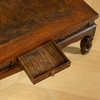 清中期	黄花梨镶瘿木拦水线高束腰三弯腿带屉炕桌 商品缩略图4