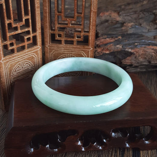 【天然正品】A货翡翠天然细腻无纹裂正桩浅绿糯种59号翡翠手镯59号（皆取最大值）女士现售价：1380！310325AH54 商品图4
