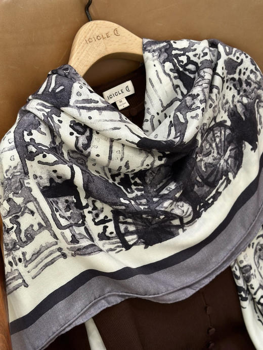 88-5 渠道货 小禾 水粉巴黎 丝羊绒 大号围巾 艺术感大披肩 实用胜外套 商品图6