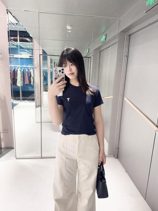 【8月15日 下午17:00 秒杀】初高中 爸妈们都可以入的 AMI 男女同款 白色ADC刺绣爱心短袖T恤 商品图10