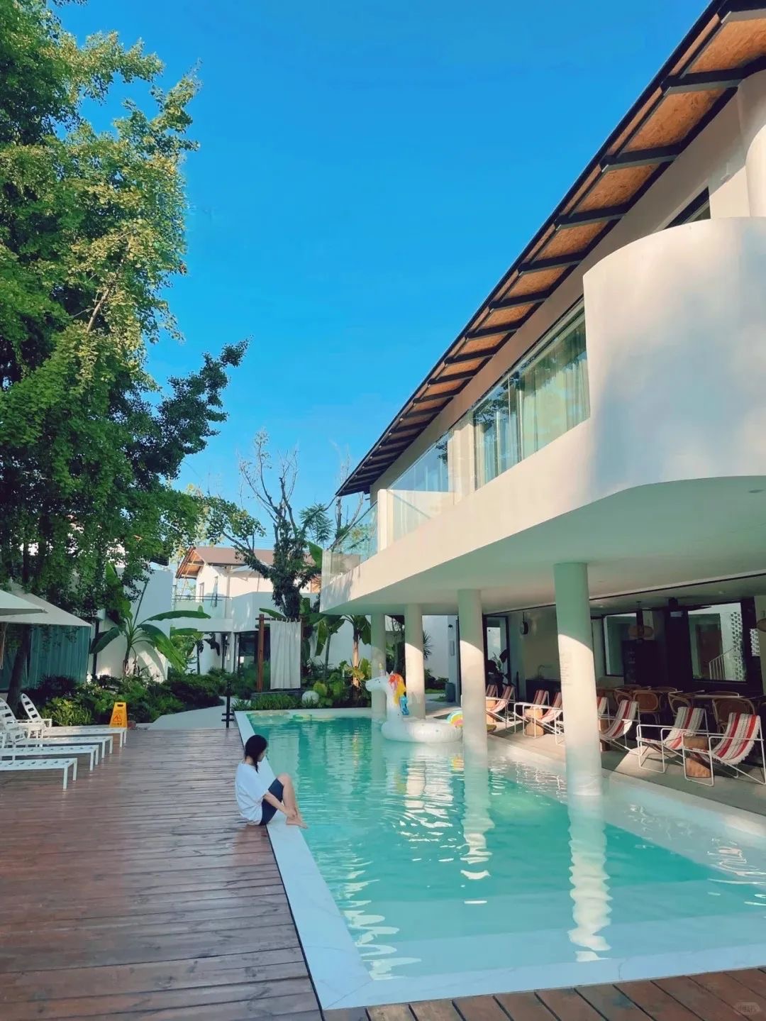 夏日避暑🎐【大邑安仁·向野而生民宿】周五不加价
💦享自在清凉的东南亚风情之旅
✔️宠物友好 营养早餐 户外泳池 泰服体验等