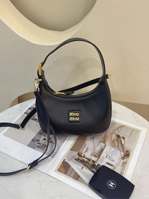 正品二手 Miumiu hobo 黑金 牛皮 大号 手提包 商品图0