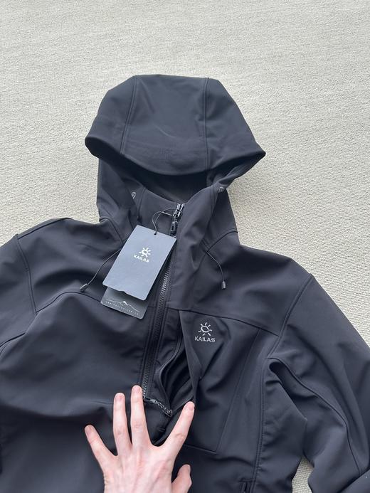 点此购买 凯乐石M8系列IC男士连帽软壳防风防泼薄绒保暖户外登山徒步外套 yw 326502 商品图9