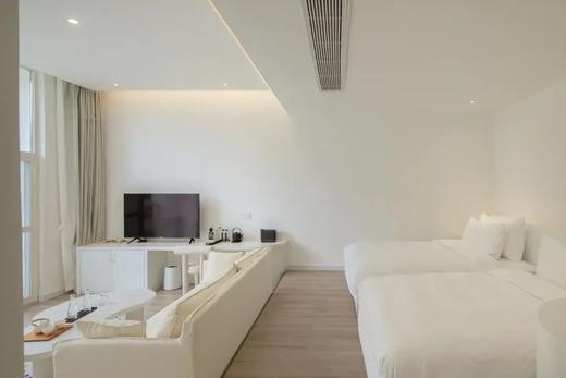 【彭州小白屋·釉白民宿】🎐成都周边1.2h直达避暑地 周末不加价
⛅️1500㎡沉浸式美学空间 把房间搬进竹海 商品图1