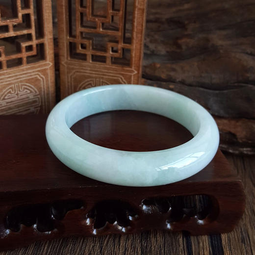 【天然正品】A货翡翠天然细腻无纹裂正桩细豆种58.5号青白含绿翡翠手镯58.5号（皆取最大值）女士现售价：2380！280325AH38 商品图2