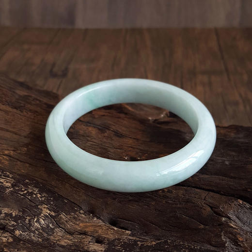 【天然正品】A货翡翠天然细腻无纹裂正桩青白含绿糯种59号翡翠手镯女士现售价：1680！310325AH46 商品图2