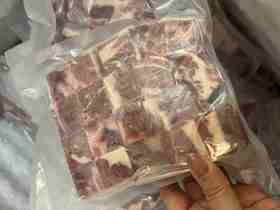 澳洲瘦牛腩   小块切好啦，入锅炖扑鼻奶香，嫩而不烂，Q而不柴，好肉啊