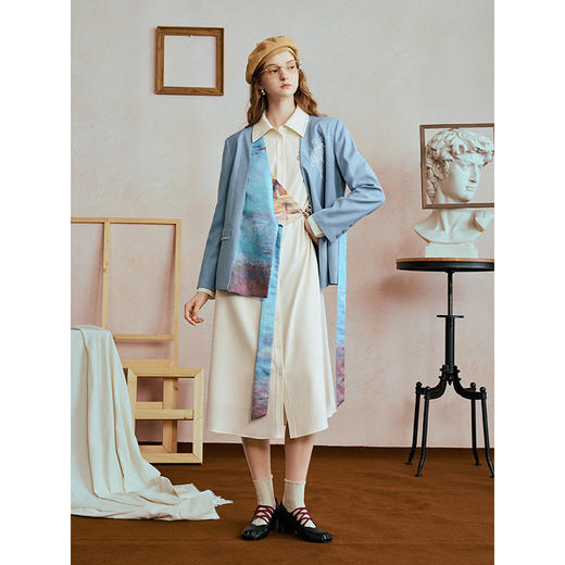 两三事 鸢徊西月 2025秋季新款复古印花布拼接绑带绣花西装外套女 商品图3