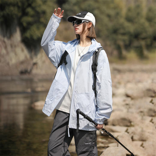 【清仓款！U家同款！】山系户外连帽防晒衣 一体式防晒，全面呵护，户外冲孔设计，透气舒爽，裸感透薄，冷感科技面料，快速散热透气 商品图2
