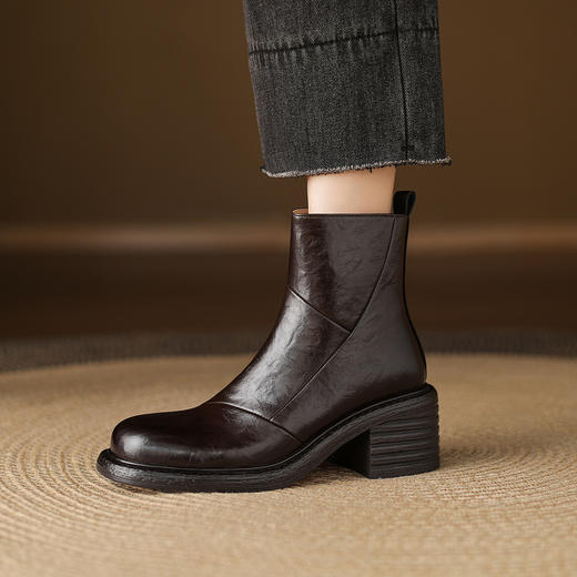 阿么手工女鞋真皮气质高跟靴6CM英伦风冬新款木纹跟短靴软底软面 商品图3