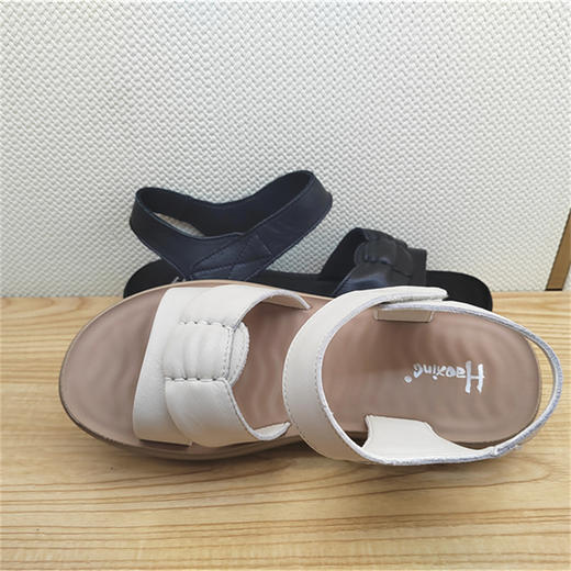 豪行夏季新款24272629真皮休闲低跟妈妈女鞋凉鞋皮鞋 商品图3