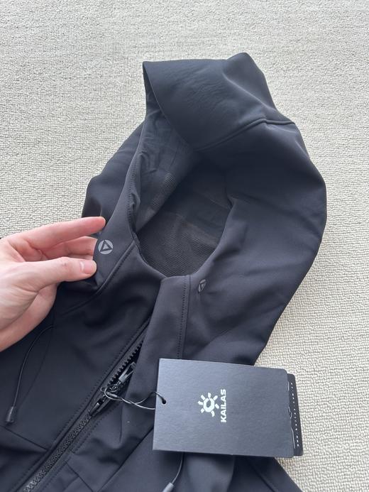 点此购买 凯乐石M8系列IC男士连帽软壳防风防泼薄绒保暖户外登山徒步外套 yw 326502 商品图10