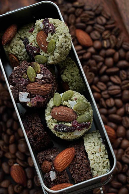 ‼️终于等到这款神仙零食！自律期嘴馋别忍了！直接冲这「一方云拾坚果巧克力燕麦脆」！巴旦木、蔓越莓、椰子脆裹在香脆燕麦里！ 商品图3