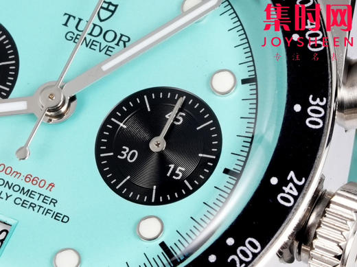 帝舵 3T碧湾计时系列 火烈鸟同色系皮带款 男士腕表 是一款融合潜水表传统与赛车计时功能的混合型腕表 商品图3