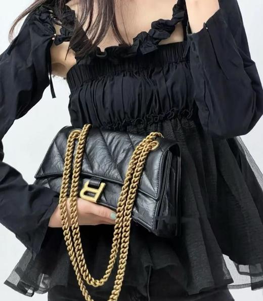 巴黎世家 crush链条包⛓️ ⏳经典沙漏轮廓却又像枕头般柔软（LZ） 商品图7