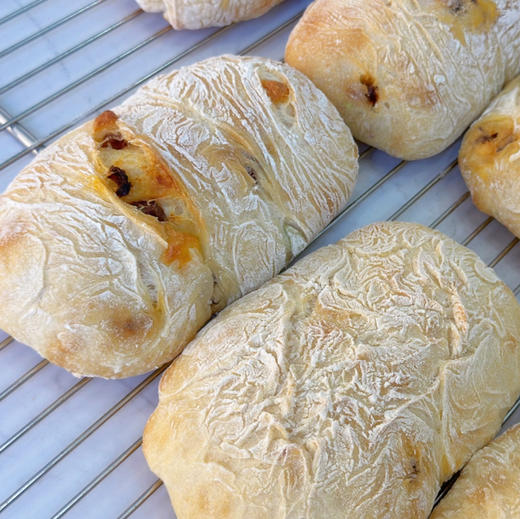 芝士腊肠恰巴塔（约10点出炉）偏咸辣；无糖  ；橄榄油 商品图0