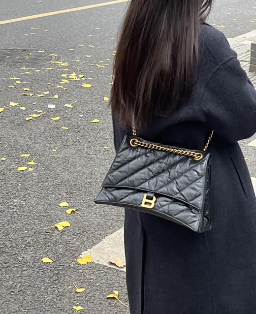 巴黎世家 crush链条包⛓️ ⏳经典沙漏轮廓却又像枕头般柔软（LZ） 商品图4