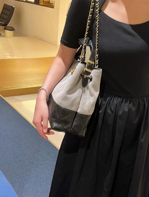 香奈儿  25A手工坊 横款购物包麂皮纹灰色（HH） 商品图8