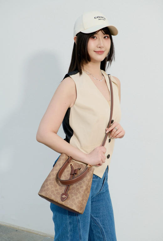 蔻驰 CBH07 经典老花Rowan抽绳水桶包 （SS） 商品图10