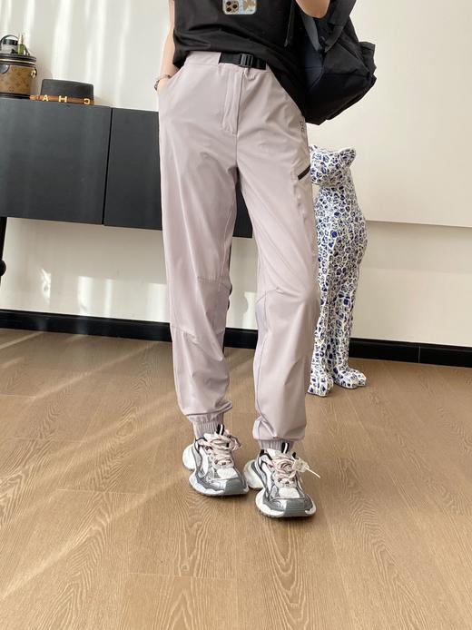 点此购买 ON昂跑trek pants女款轻量旅行长裤 bk 326585 商品图14