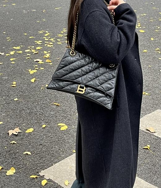 巴黎世家 crush链条包⛓️ ⏳经典沙漏轮廓却又像枕头般柔软（LZ） 商品图5