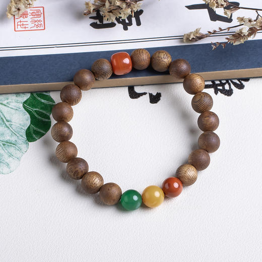 xy0503沉香+南红碧玉蜜蜡三宝手串 商品图3