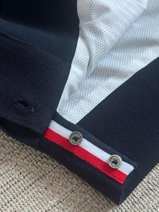 四杠拼接拉链冲锋衣。只有两个码 商品图6