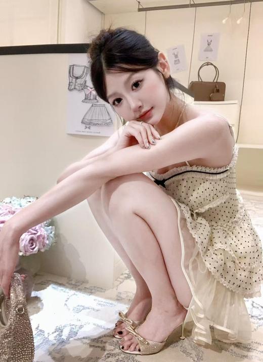 缪缪  24ss 新款蝴蝶结钻面露趾高跟拖鞋（DBG） 商品图1