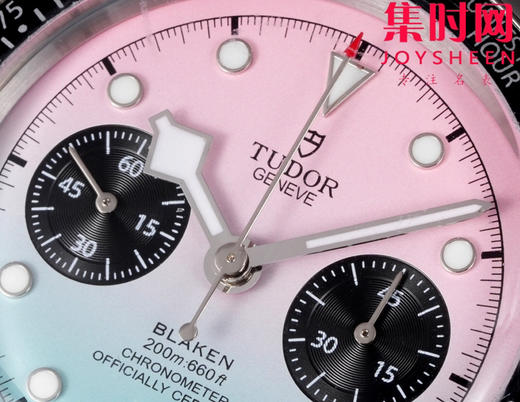 帝舵 3T碧湾计时系列 渐变色 男士腕表 是一款融合潜水表传统与赛车计时功能的混合型腕表 商品图4