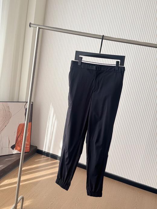 点此购买 ON昂跑trek pants女款轻量旅行长裤 bk 326585 商品图4