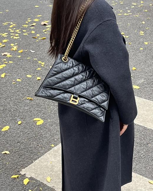 巴黎世家 crush链条包⛓️ ⏳经典沙漏轮廓却又像枕头般柔软（LZ） 商品图8