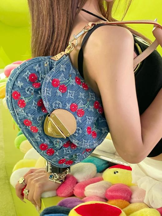 驴家 蓝色丹宁牛仔 刺绣樱桃腋下包 X x TM SUNSET 手袋（JPH） 商品图2