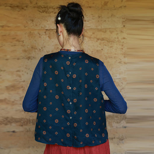 绽放496朵/真丝提花宝相花红云纱桑蚕丝设计感文艺秋马甲女款外穿 商品图2