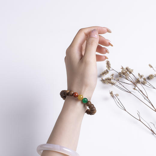 xy0503沉香+南红碧玉蜜蜡三宝手串 商品图9