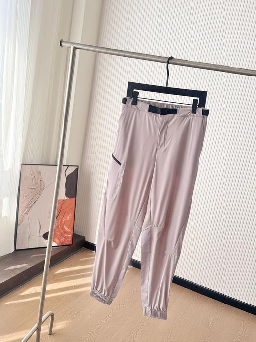点此购买 ON昂跑trek pants女款轻量旅行长裤 bk 326585 商品图2